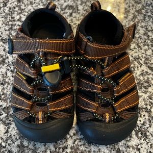 Keen Newport H2 Hiking Sandals 9 Toddler Brown Black Summer Waterproof Boy Girl
